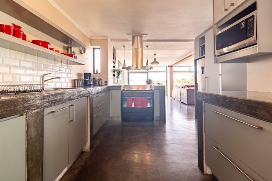 3 Bedroom Property for Sale in Vredehoek Western Cape